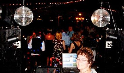 Set The Night To Music DJ's