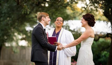 Rev. Vikki Tippins - Austin's Awesome Wedding Officiant