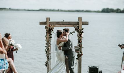 Lake Elsie Wedding Barn