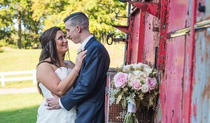 Distinct Florals Designs by Anne Marshall