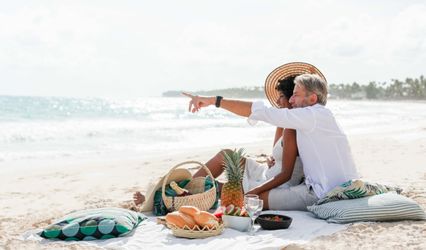 Traveling With Cristina/Foxmoor Travel