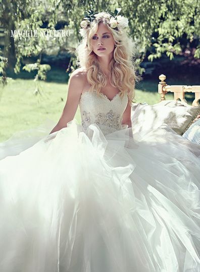 Dar-Lynn's Bridal & Formal Wear