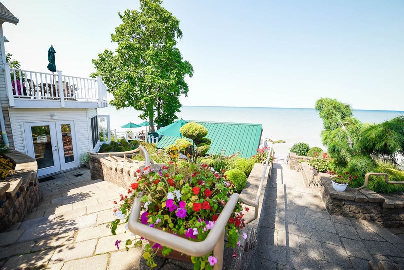 The Lakehouse Inn and Winery