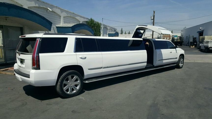 Avanti Limousines & Airport Transportation