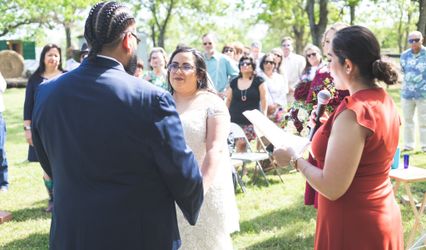 Officiant Yomayra