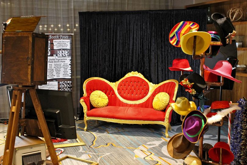 The Looking Glass Photo Booths