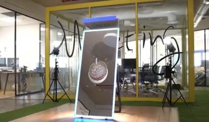 SHOWTIME PHOTO MIRROR BOOTH