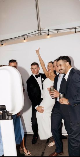 The Modern Capture — DJ & Photo Booth