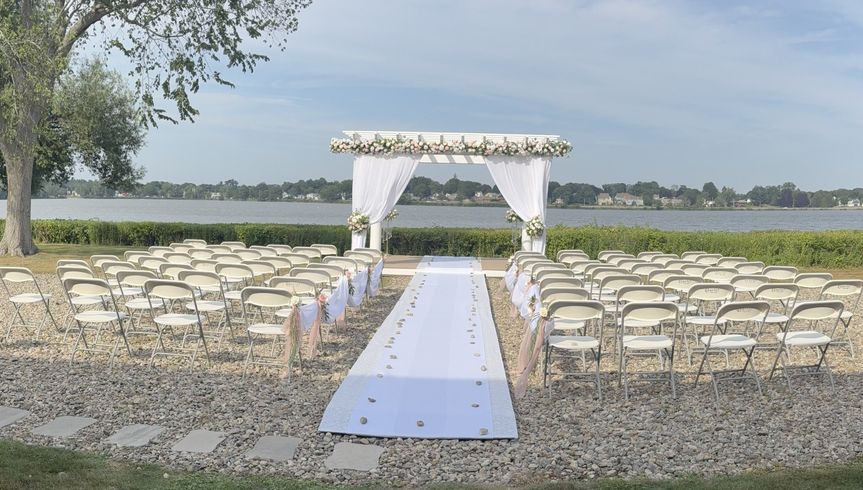 The Lakeside Inn
