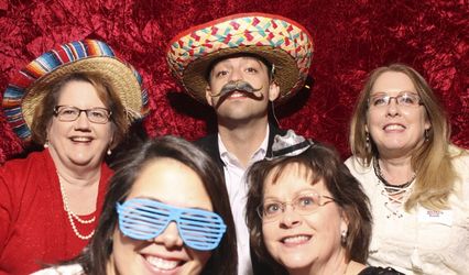 Sparkling City Photo Booth and Disc Jockey