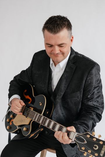 McCaul’s Eagle Mountain Guitar