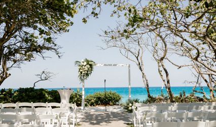 Jupiter Beach Resort & Spa