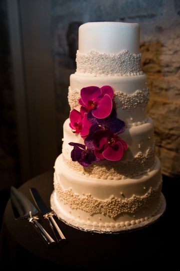 Queen Of Cakes Wedding Cake Minneapolis Mn Weddingwire