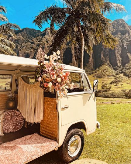 The Lei Bus