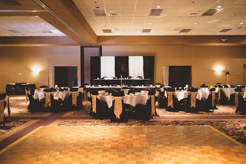 Mt Pleasant Comfort Inn Suites Hotel And Conference Center Venue Mount Pleasant Mi Weddingwire