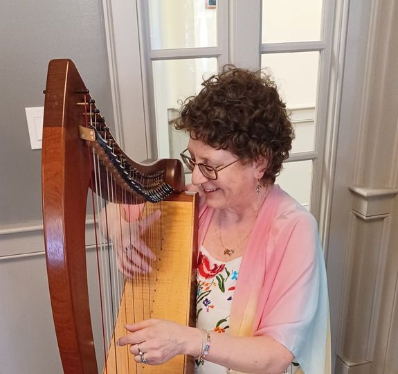 Harpist-Miriam Shilling