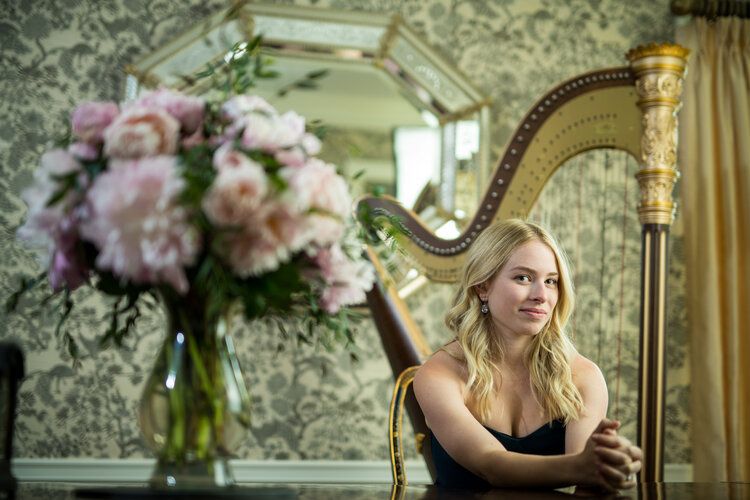 Alix Raspe, solo harpist