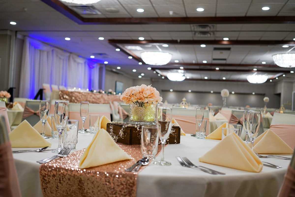 Inside Decor Rental Event Rentals Dubuque Ia Weddingwire