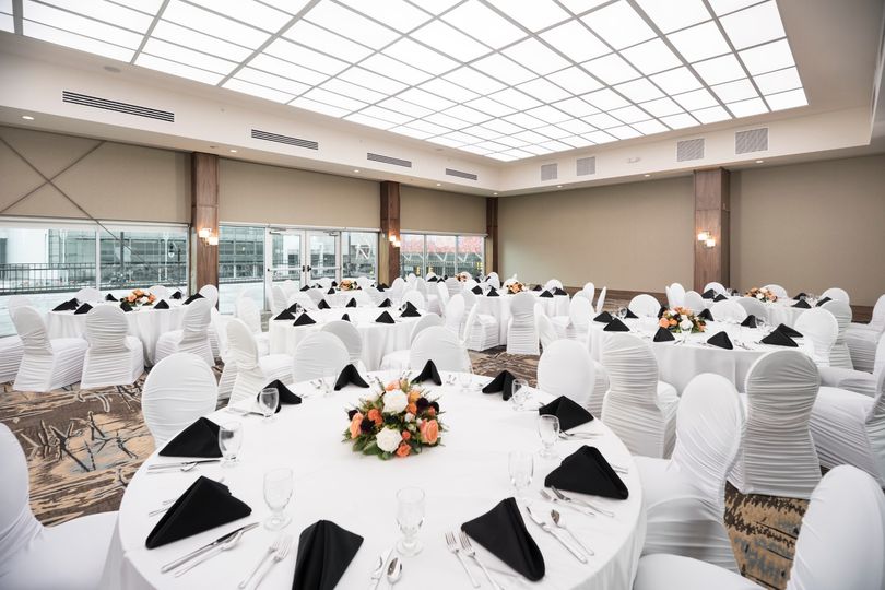 Crowne Plaza Detroit Downtown Riverfront Venue Detroit Mi Weddingwire