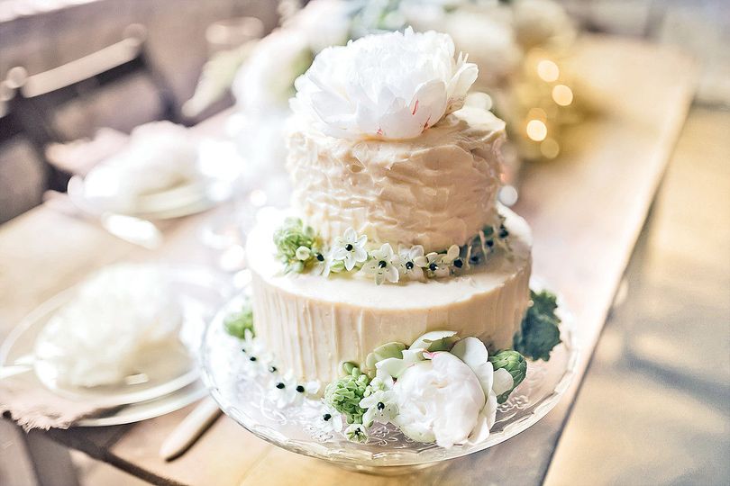 Black Rose Pastries Wedding Cake Chicago Il Weddingwire