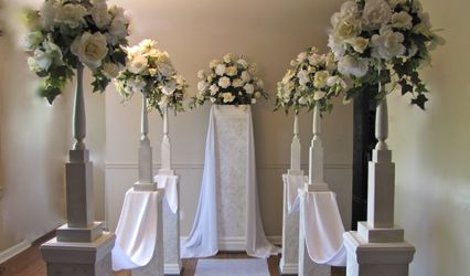 Wedding Pillars and Petals