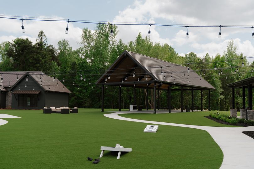 The Oakley on the Lake