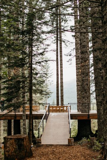 Noble Ridge Tree Deck