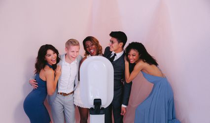 The Posing Peach Photo Booth