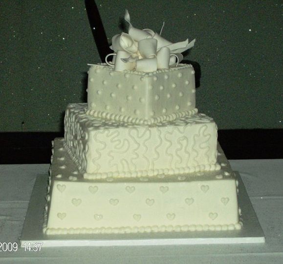 Beck S Crown Bakery Inc Wedding Cake Crown Point In Weddingwire