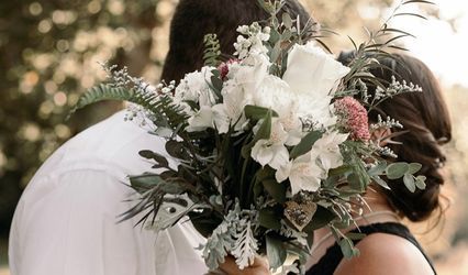 Lundstrom Florist & Greenhouse