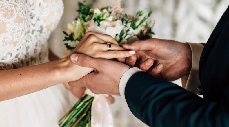 Wedding Officiant Melissa