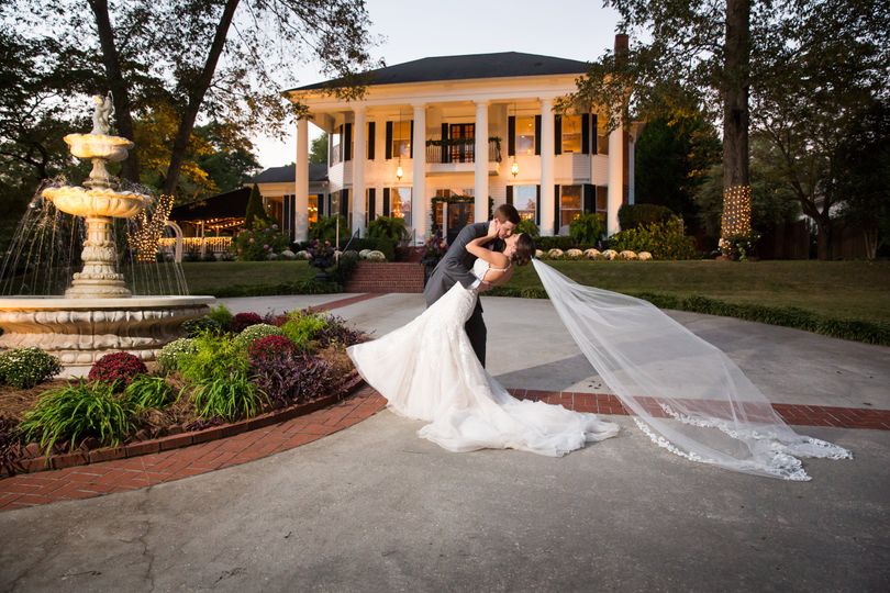 Victoria Belle Mansion And Vintage White Barn Venue Hogansville