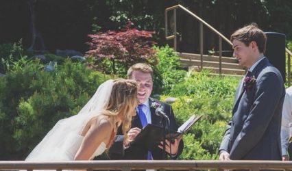 Officiant Alex