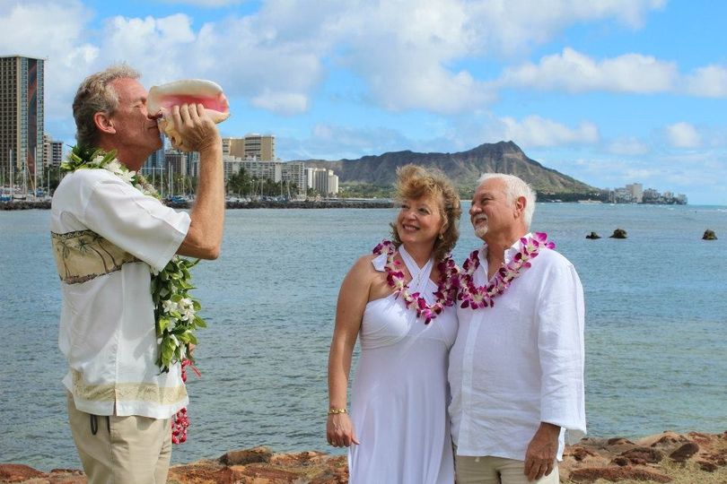 A Beach Wedding Minister Planning Honolulu Hi Weddingwire