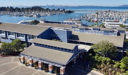 DoubleTree by Hilton Hotel Berkeley Marina