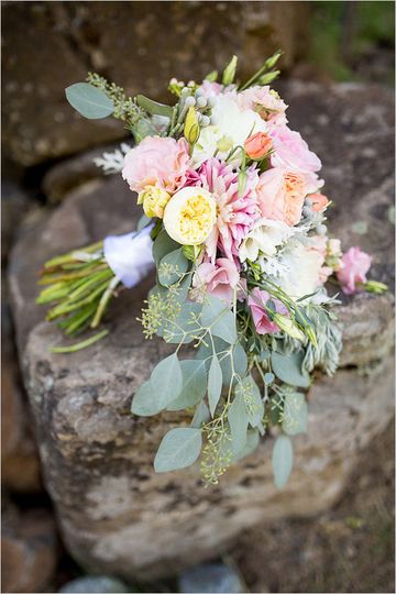 B Cazwells Floral Dezines
