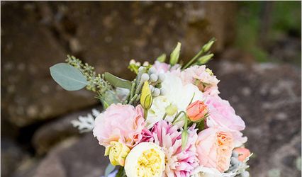 B Cazwells Floral Dezines