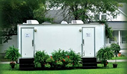 FANCY FLUSH AND FLASH-RESTROOM TRAILERS & PHOTOBOOTH