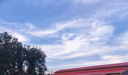 The Ole Oak Barn Wedding and Event Venue