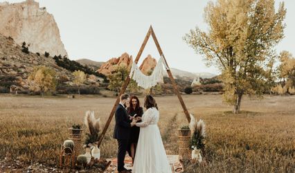 Lady Love Officiant | Hellbent Hitchings