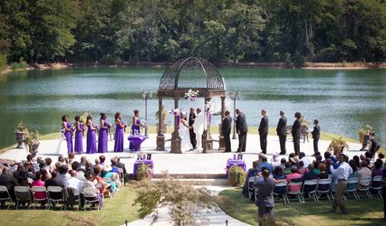 Pristine Chapel Lakeside