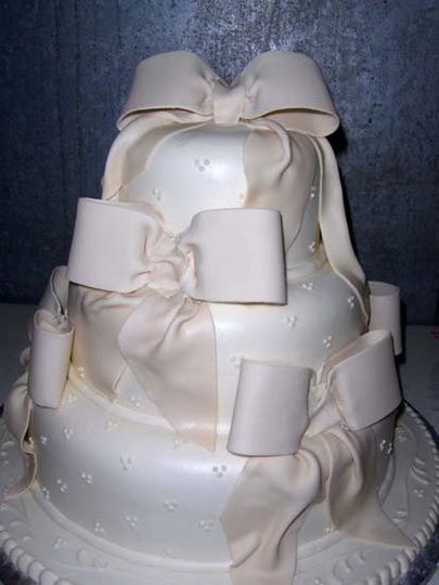 Hansen S Cakes Wedding Cake Los Angeles Ca Weddingwire
