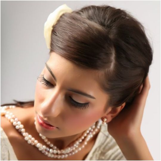 Nelly Azarcoya*Professional Makeup Artist*Beauty Educator