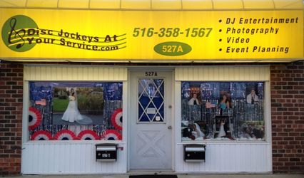 Disc Jockeys At Your Service.com