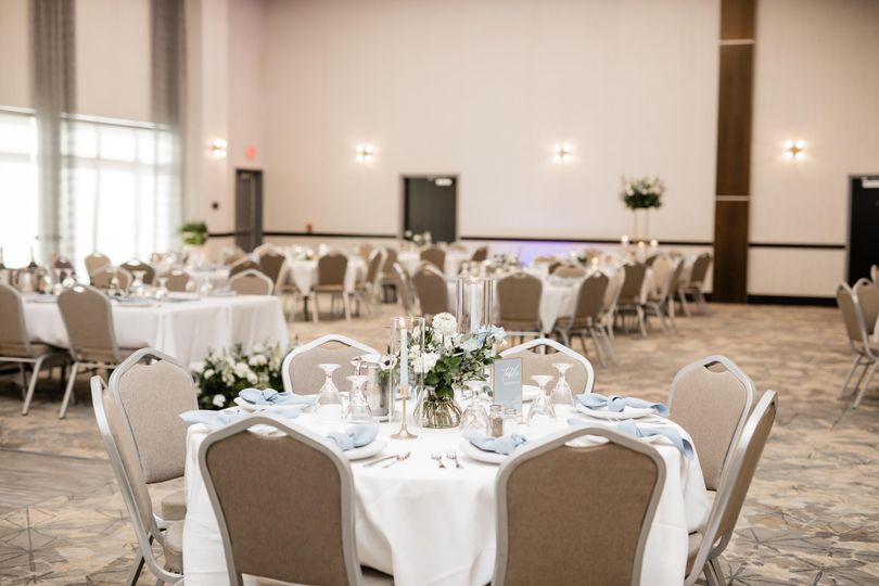 Holiday Inn Express & Dakota Dunes Event Center