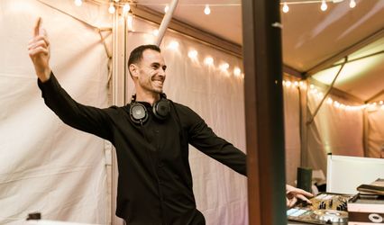Full Circle Wedding DJs