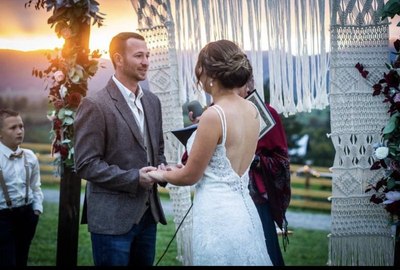 Serenity Hill Farm and Wedding Venue