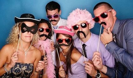 Simple Snapshots Photo Booth Service