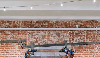 Lauren Vargas, Officiant