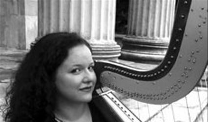 Daria Cortese, harpist